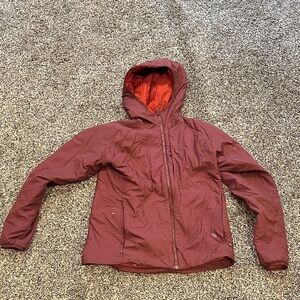 Women’s mountain hardwear insulated soft shell jacket.